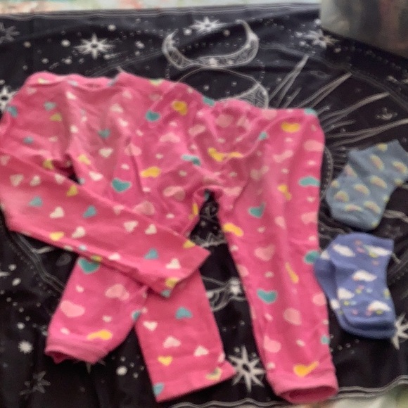 Leggings pants for little girls 4T good for twins socks are included 💕💕 - Picture 2 of 6